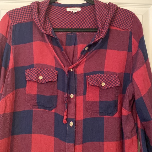 Maurices red and blue hooded button front top. Long sleeve or 3/4 length sleeve. - Picture 5 of 9